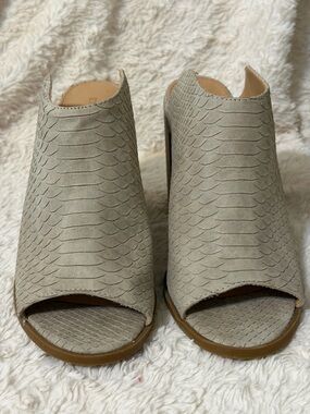 Express Snake Print 1 Color Heels Sz 10